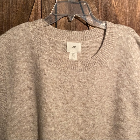 H&M Cream Sweater Vest - Picture 2 of 6